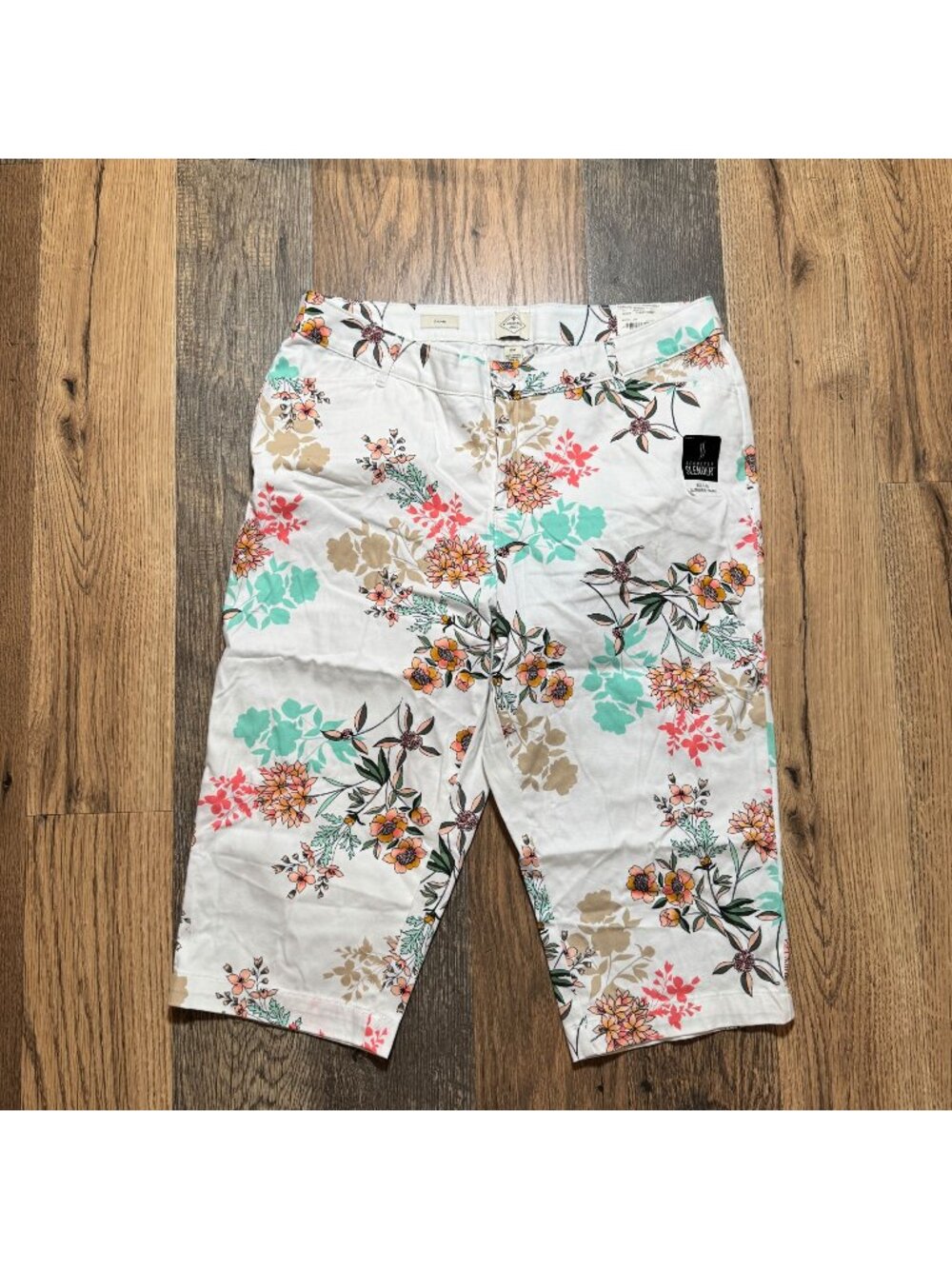 St. John's Bay White Floral Capri Pants Size 18W NWT